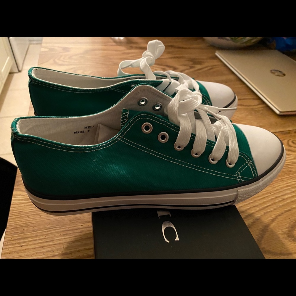 Brand New Pair Of Women Sneakers